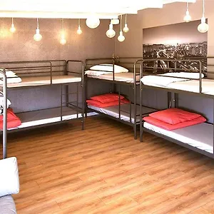  Hostel Su